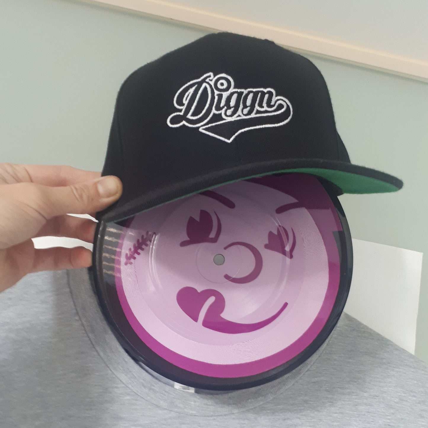 Diggn - Embroidered Snapback Hat - Black